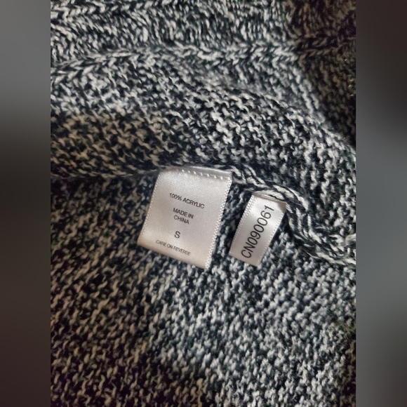 New York & Company sweater - Picture 5 of 7